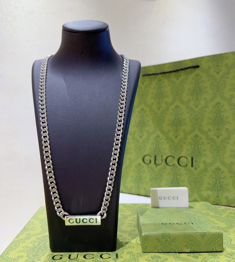G*u*i necklaces